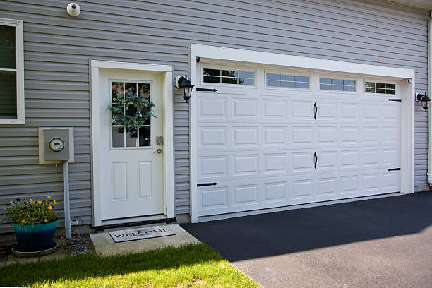 24/7 Emergency Garage Door Panel Replacement experts in Dunlap, IL